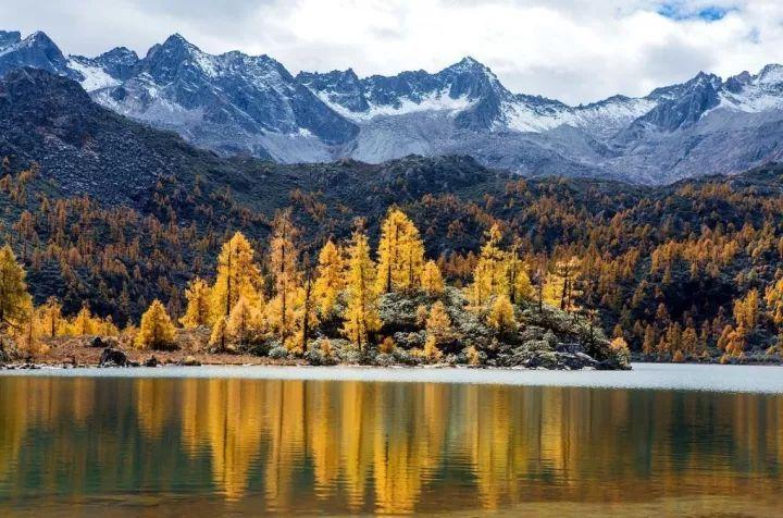 西吉大山深处的篮球场，黄土地上最接地气的“村BA”